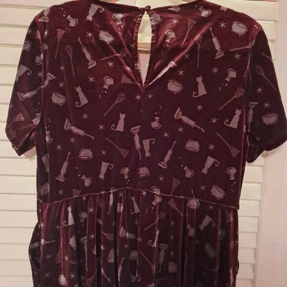 TORRID DISNEY HOCUS POCUS VELVET DARK PURPLE DRESS WHITE COLLAR 1X NWOT - Picture 8 of 9